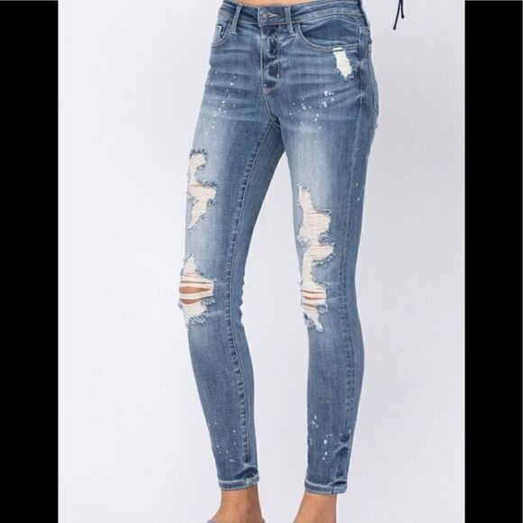 Judy Blue Mid Rise Destroyed Bleach Skinny Jeans PLUS - Picture 2 of 4